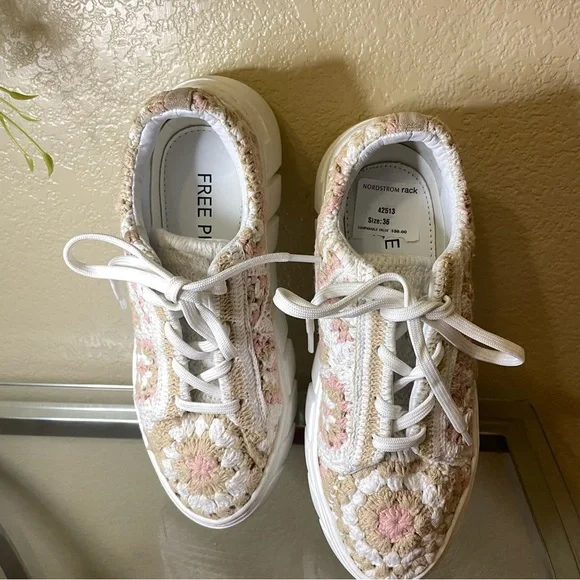 Free people crochet sneakers - Picture 2 of 4